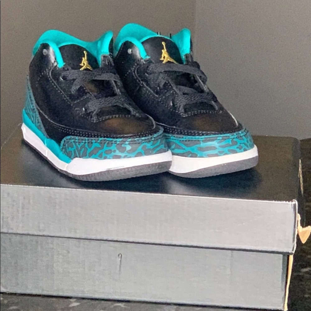 Baby Jordan 3 retro Gt size 6c